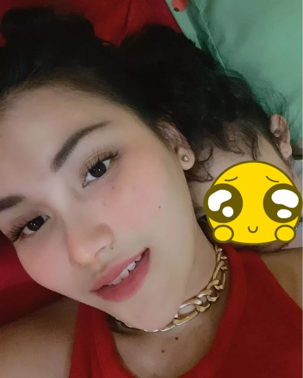 Gaya selfie ala Ayu Ting Ting © 2020 brilio.net