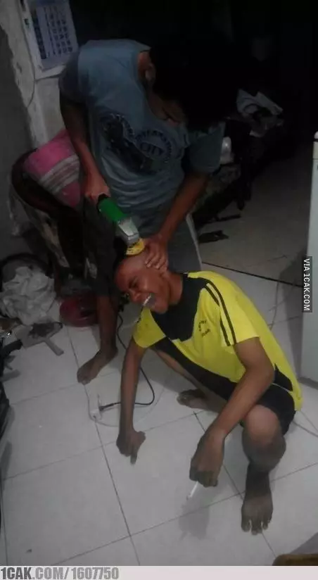 aksi antimainstream potong rambut Berbagai Sumber aksi antimainstream potong rambut Berbagai Sumber