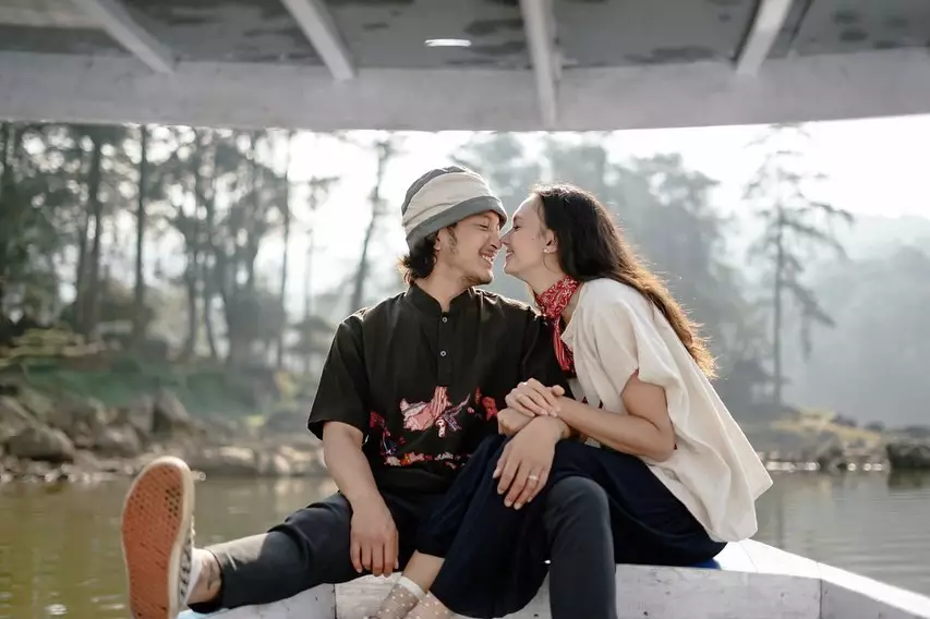 Potret liburan Nadine Chandrawinata dan Dimas Anggara © 2020 brilio.net