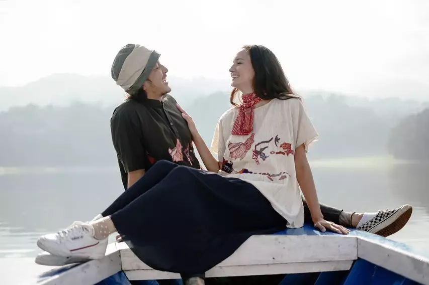 Potret liburan Nadine Chandrawinata dan Dimas Anggara © 2020 brilio.net