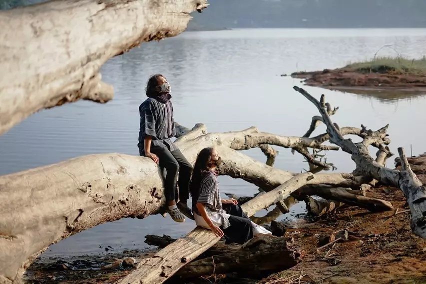 Potret liburan Nadine Chandrawinata dan Dimas Anggara © 2020 brilio.net