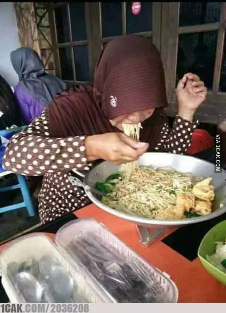emak emak nggak sabaran  Berbagai Sumber