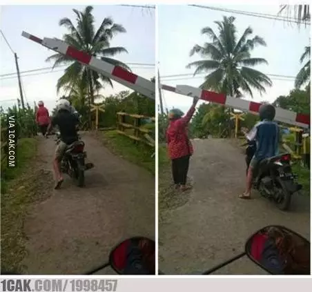 emak emak nggak sabaran  Berbagai Sumber