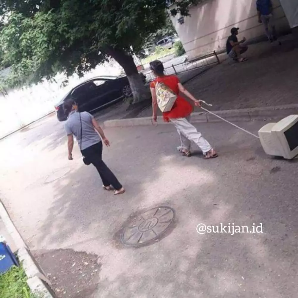 emak emak nggak sabaran  Berbagai Sumber