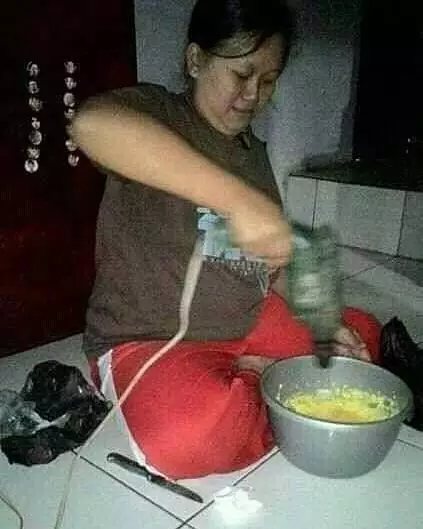 emak emak nggak sabaran  Berbagai Sumber