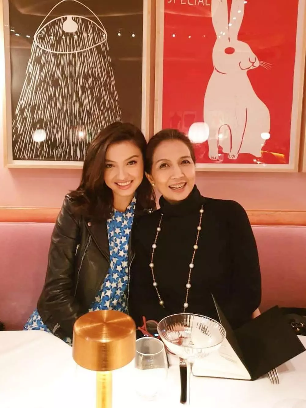 Raline Shah dan ibunya © 2020 brilio.net Raline Shah dan ibunya © 2020 brilio.net