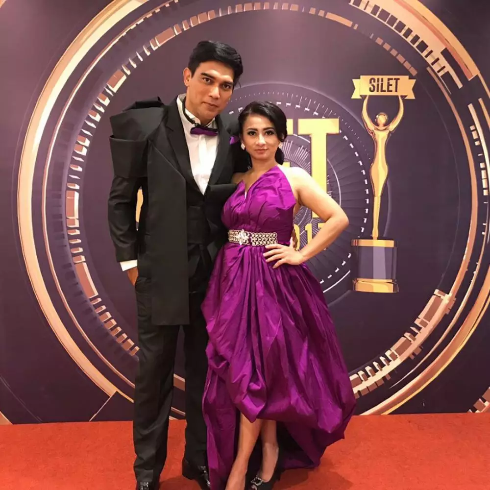 pemain dunia terbalik dan pasangan © 2020 Instagram pemain dunia terbalik dan pasangan © 2020 Instagram