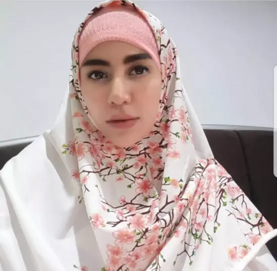 Seleb hapus tato Berbagai Sumber