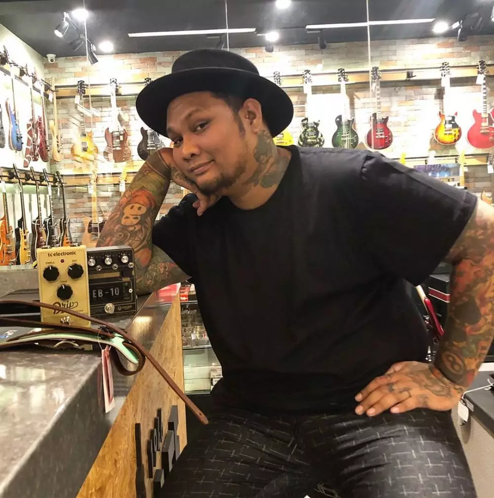 Seleb hapus tato Berbagai Sumber