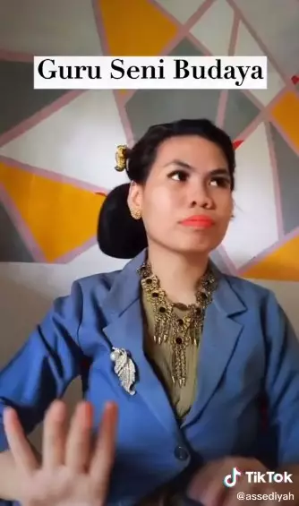 Penampilan guru tiktok TikTok/@assediyah