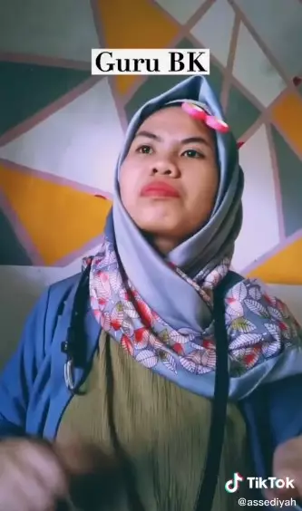 Penampilan guru tiktok TikTok/@assediyah
