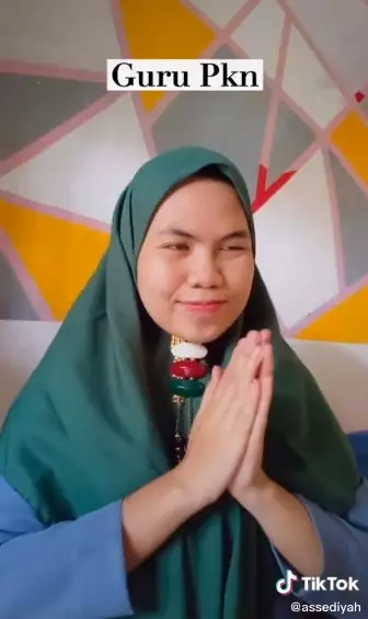Penampilan guru tiktok TikTok/@assediyah
