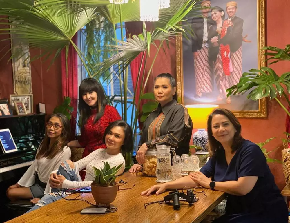 momen yuni shara reuni dengan diva 90-an © 2020 Instagram