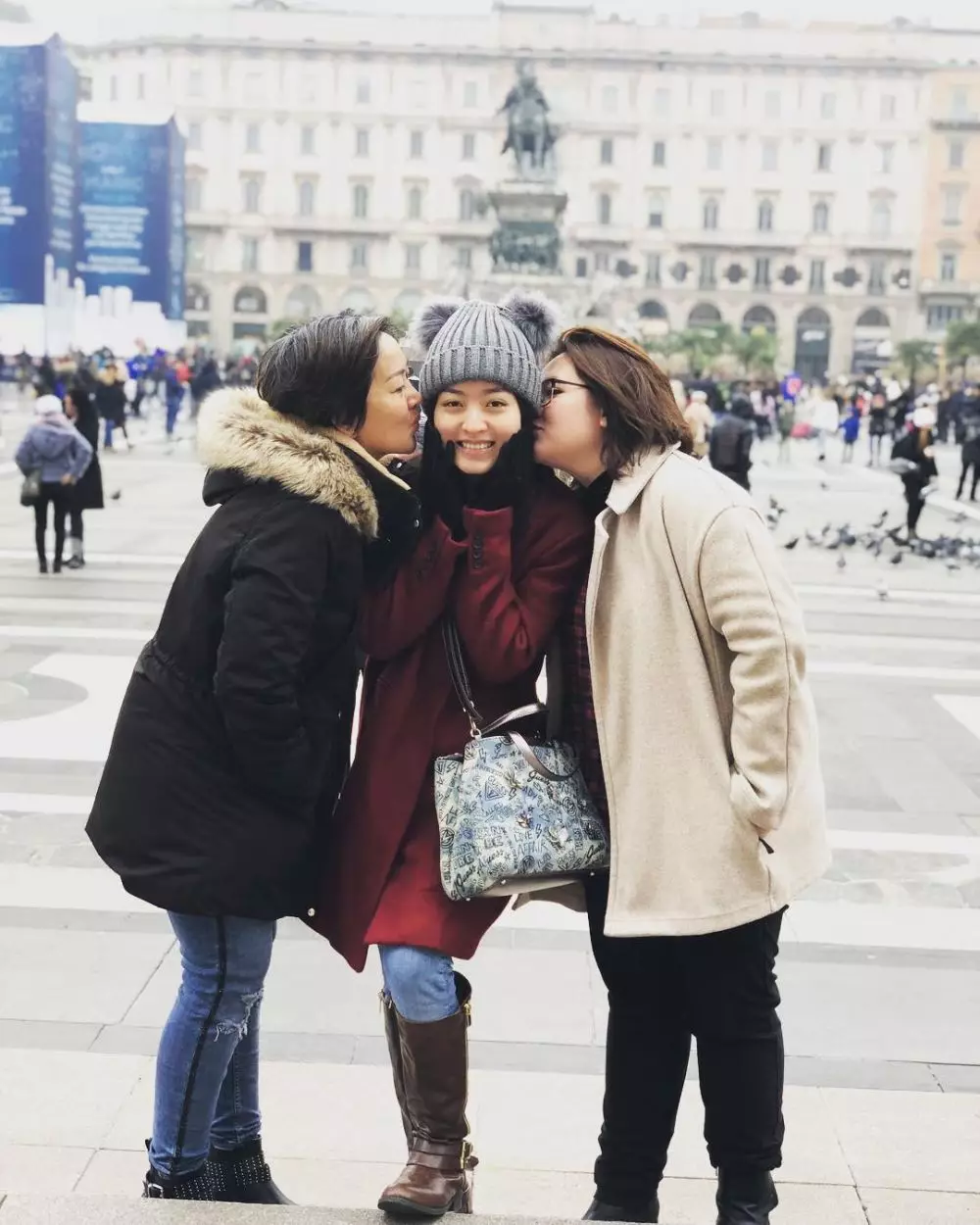 Kebersamaan Natasha Wilona dengan ibu dan kakak © 2020 brilio.net Kebersamaan Natasha Wilona dengan ibu dan kakak © 2020 brilio.net