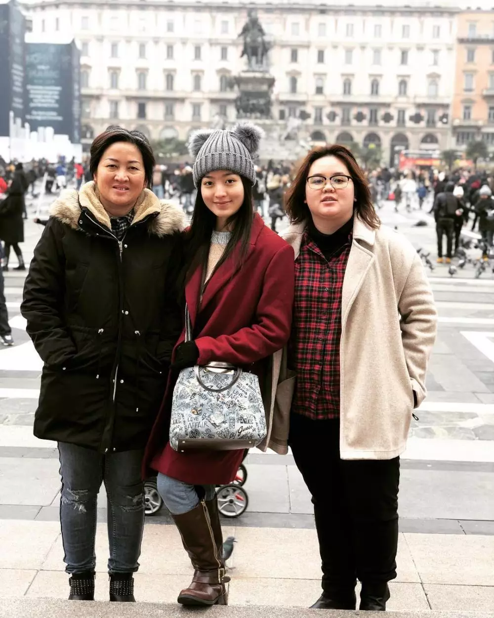 Kebersamaan Natasha Wilona dengan ibu dan kakak © 2020 brilio.net Kebersamaan Natasha Wilona dengan ibu dan kakak © 2020 brilio.net