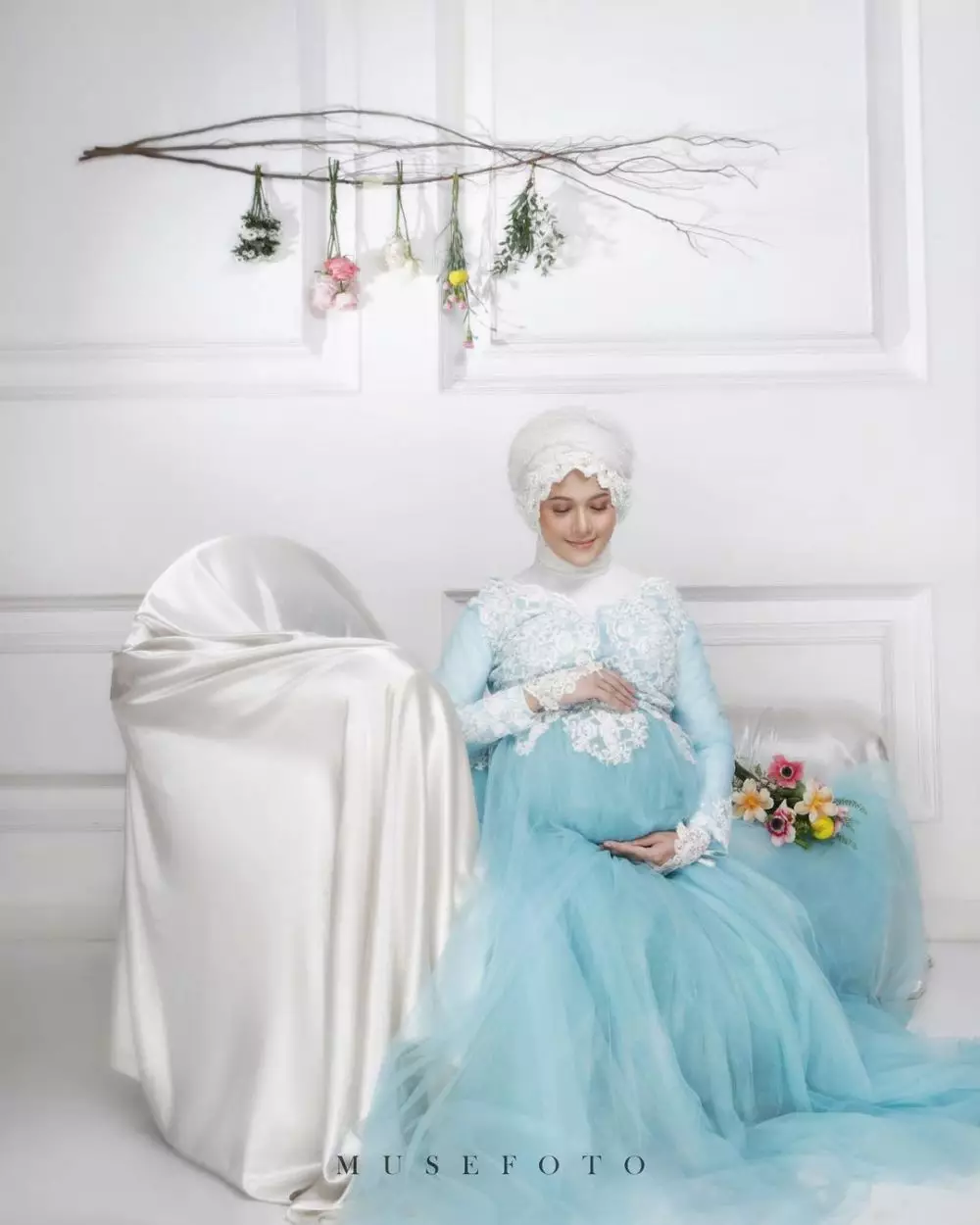 maternity shoot adhitya putri © 2020 Instagram