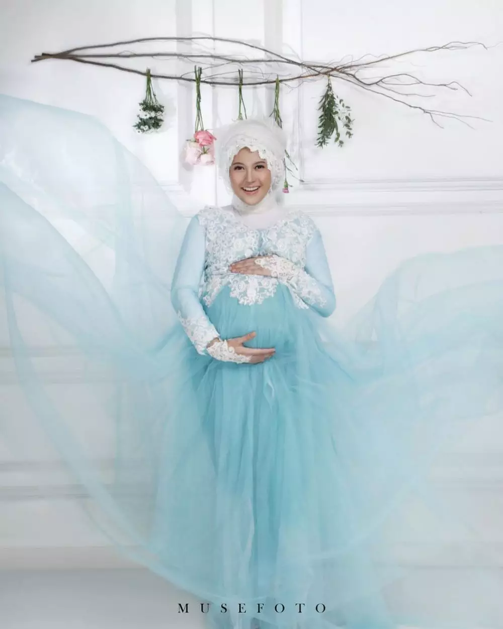 maternity shoot adhitya putri © 2020 Instagram