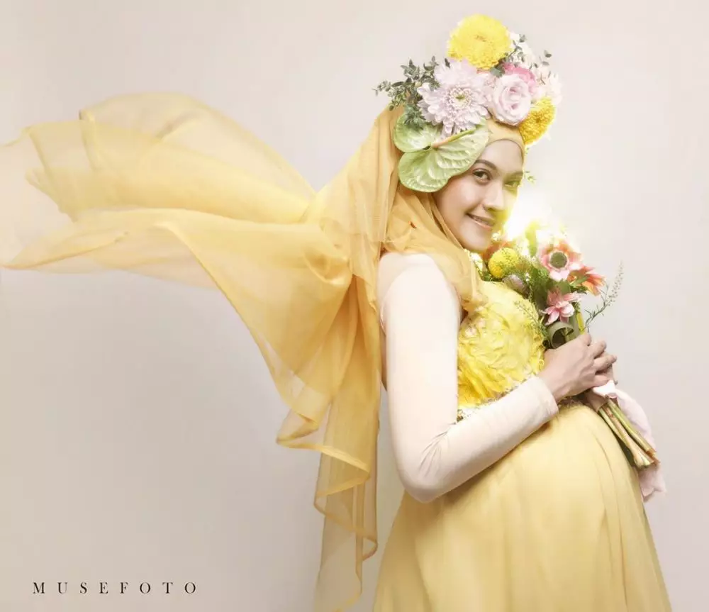 maternity shoot adhitya putri © 2020 Instagram
