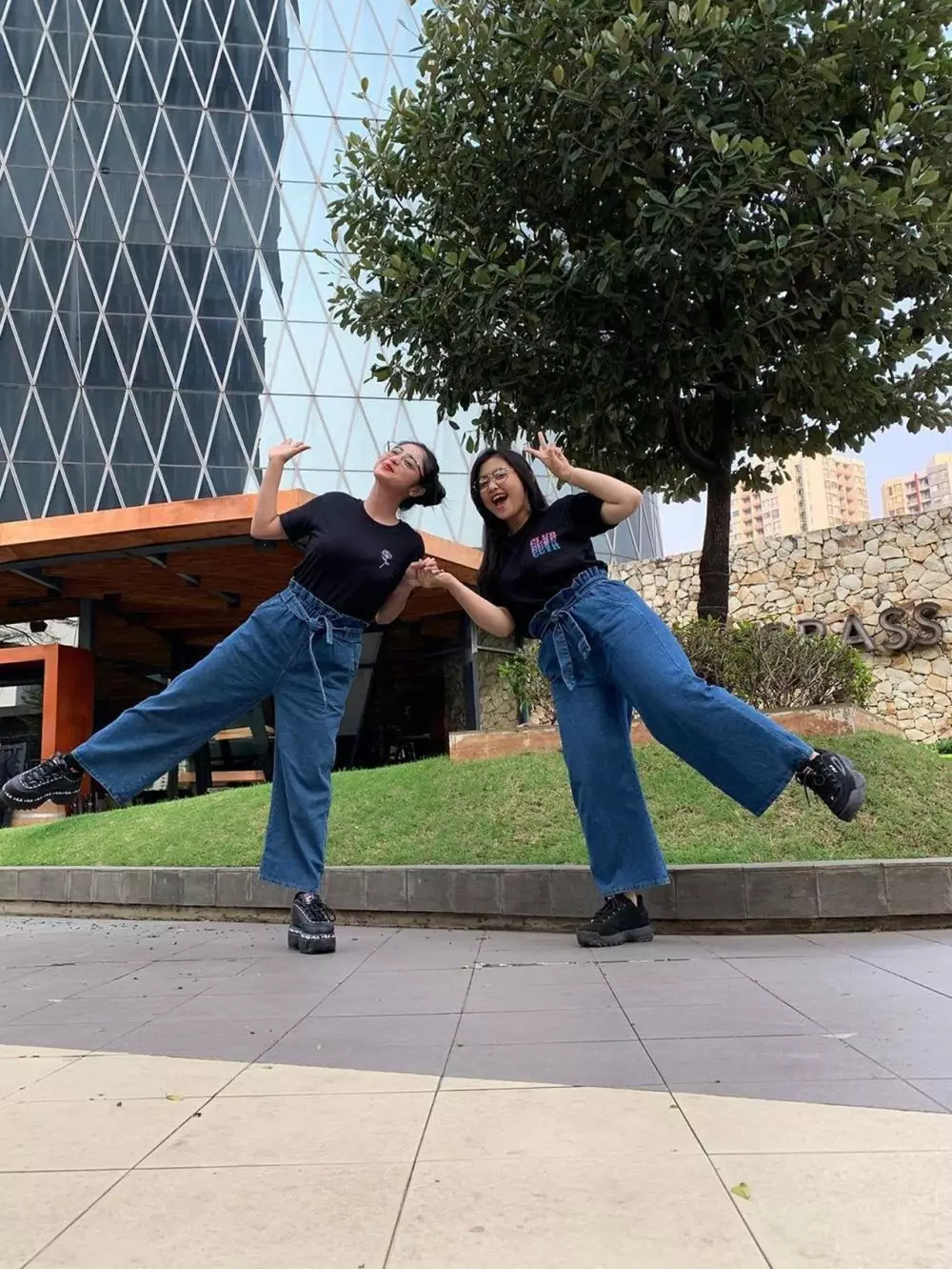 Dewi Perssik dan keponakan © 2020 brilio.net Instagram