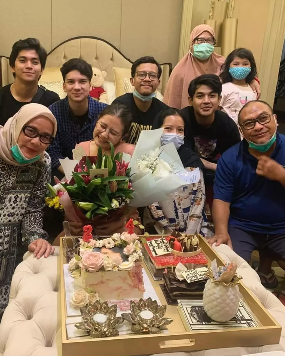 ultah Prilly berbagai sumber