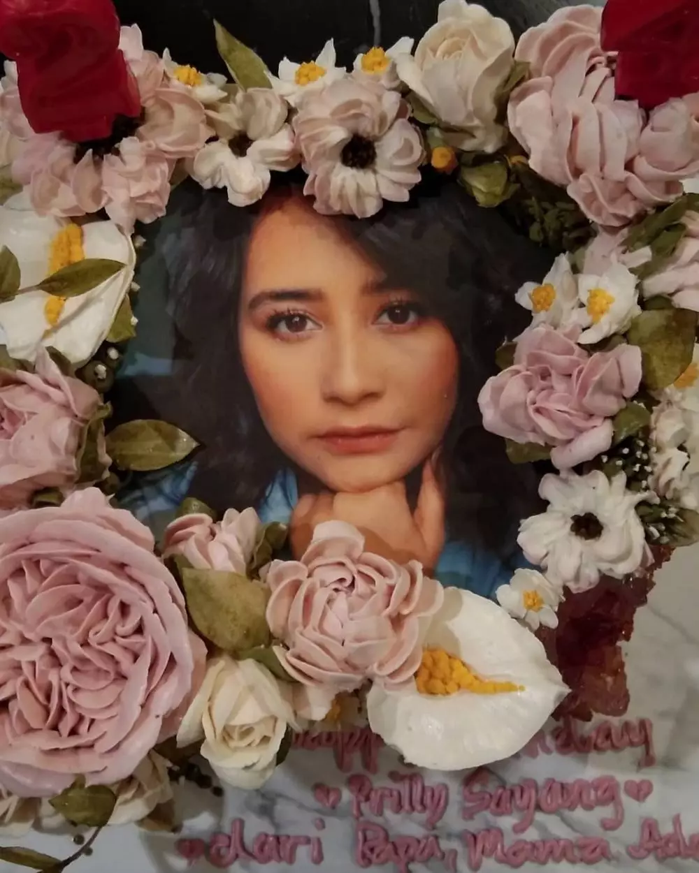 ultah Prilly berbagai sumber