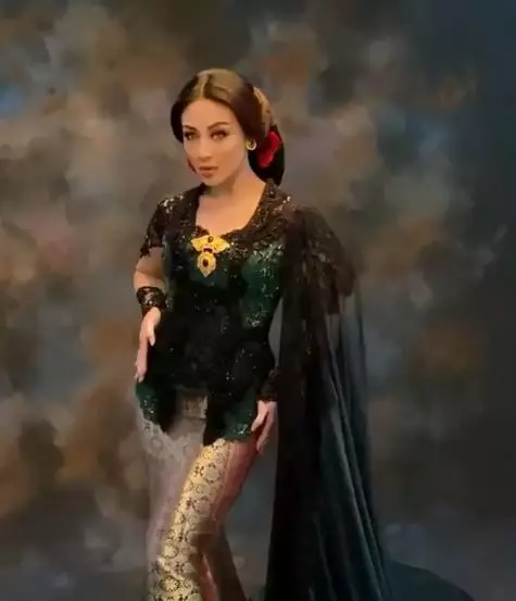 Pemotretan Margin dengan baju adat © 2020 brilio.net