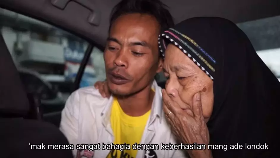 momen ade londok beli mobil untuk ibu © 2020 YouTube/ Ade Londok Asli