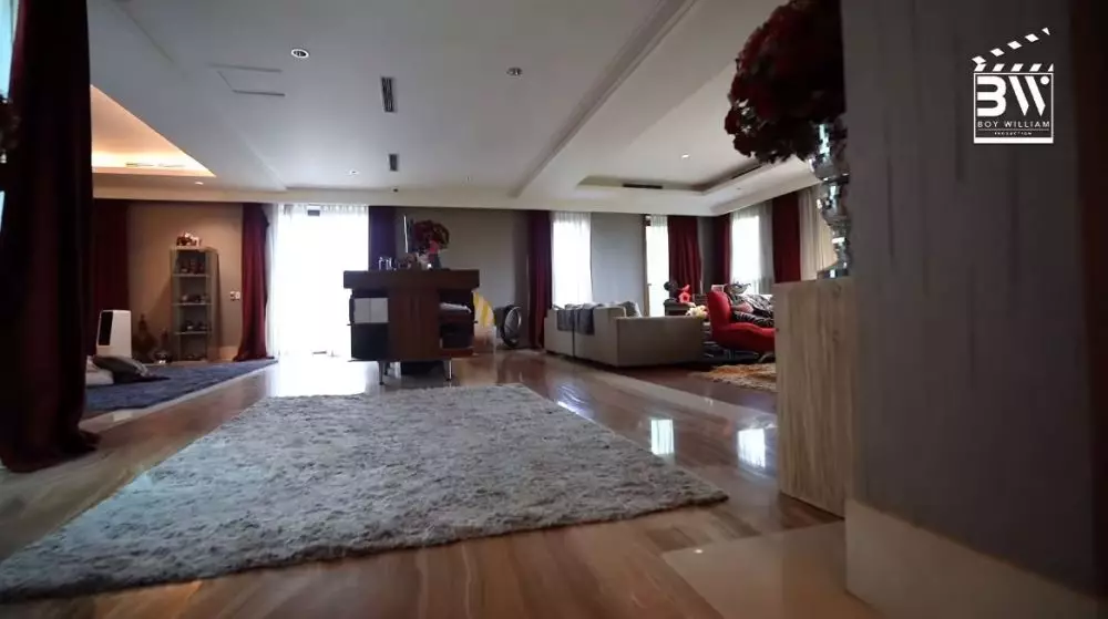 potret kamar Jennifer Jill YouTube potret kamar Jennifer Jill YouTube
