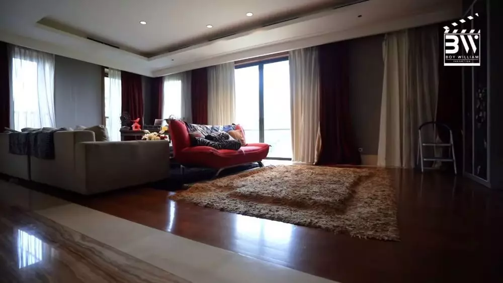 potret kamar Jennifer Jill YouTube potret kamar Jennifer Jill YouTube