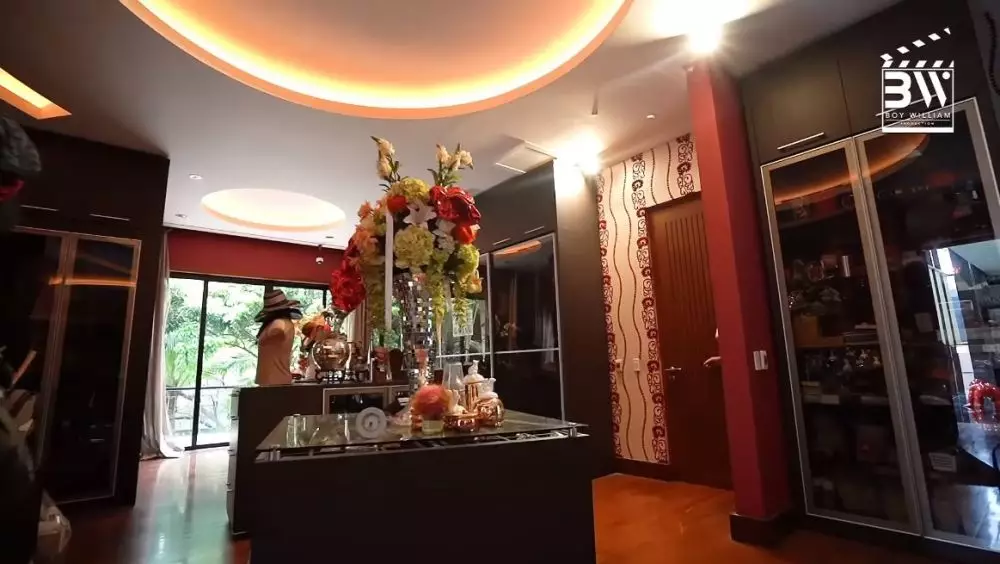 potret kamar Jennifer Jill YouTube potret kamar Jennifer Jill YouTube