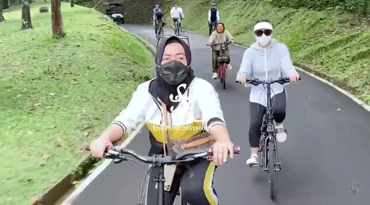 Syahrini obati Reino © 2020 brilio.net