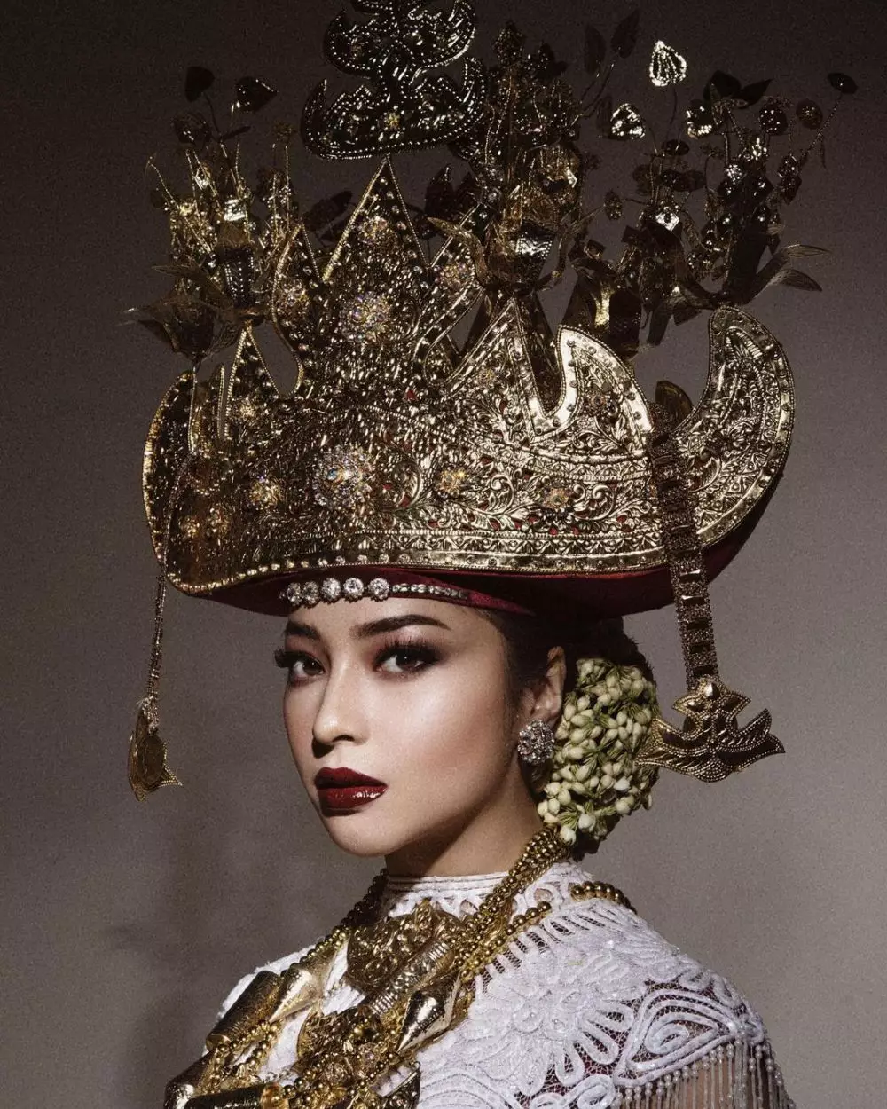 Nikita Willy busana adat © 2020 brilio.net