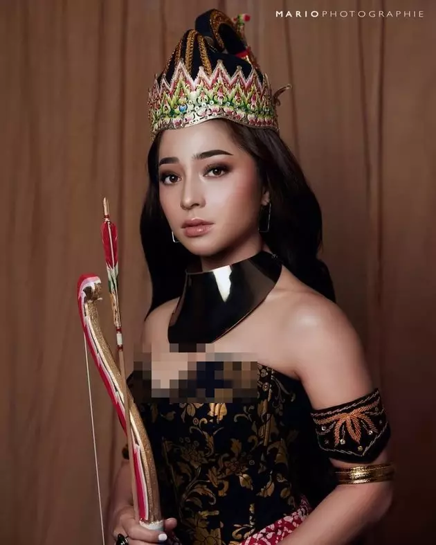 Nikita Willy busana adat © 2020 brilio.net