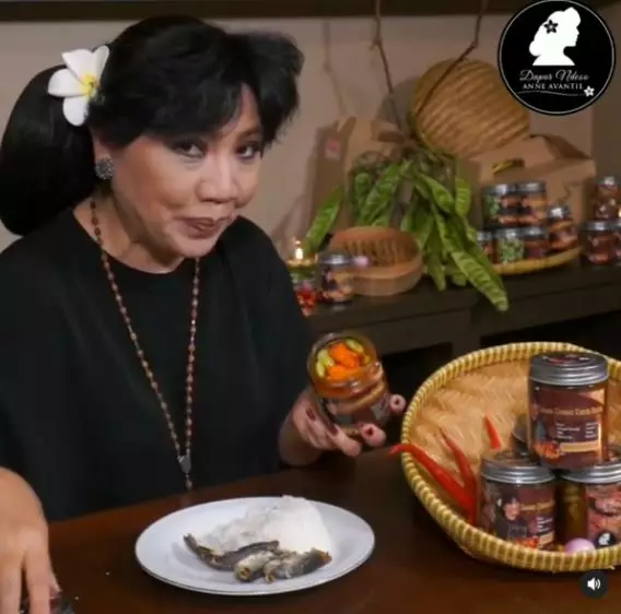 Anne Avantie jualan sambal Berbagai sumber