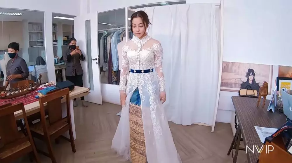 pakaian akad Nikita Willy YouTube pakaian akad Nikita Willy YouTube