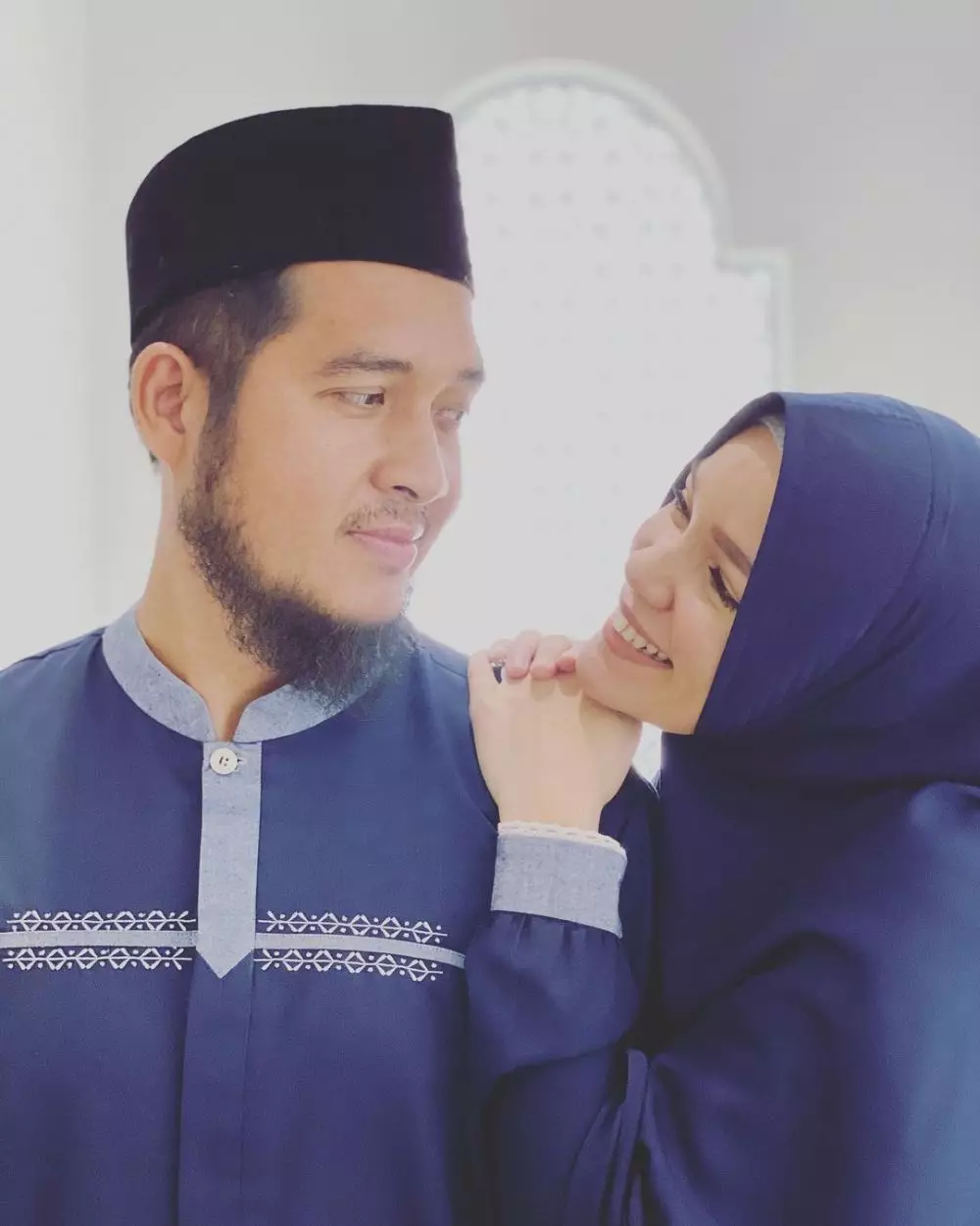 Pesinetron yang dipersunting pengusaha © 2020 brilio.net Pesinetron yang dipersunting pengusaha © 2020 brilio.net