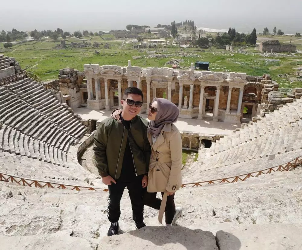 Pesinetron yang dipersunting pengusaha © 2020 brilio.net Pesinetron yang dipersunting pengusaha © 2020 brilio.net