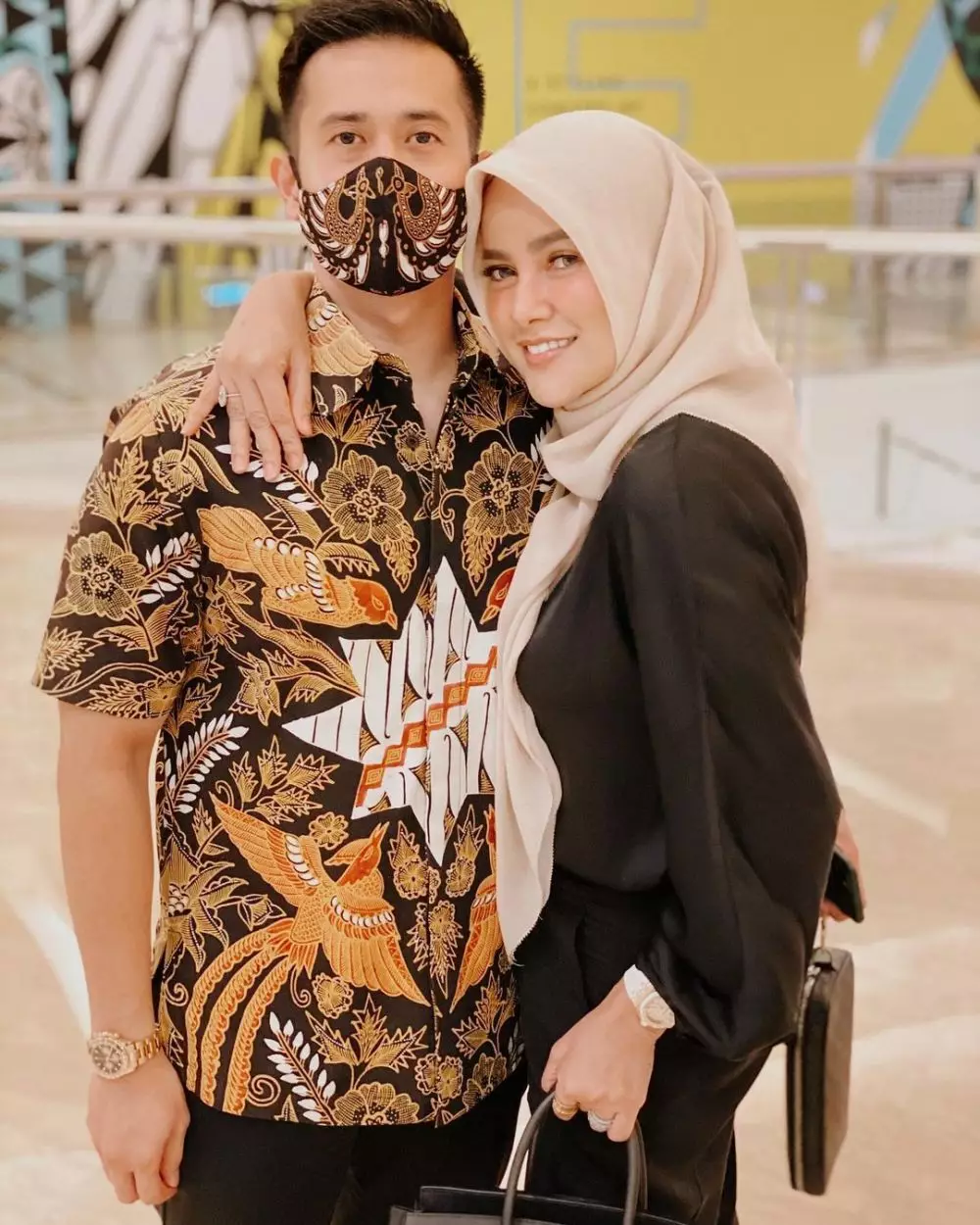 Pesinetron yang dipersunting pengusaha © 2020 brilio.net