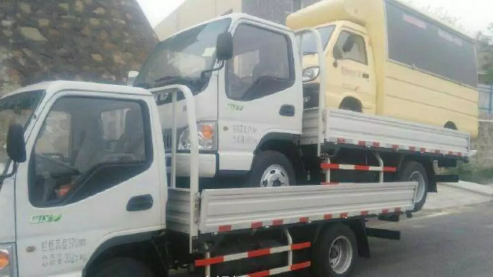 Potret kendaraan tumpang tindih Berbagai sumber