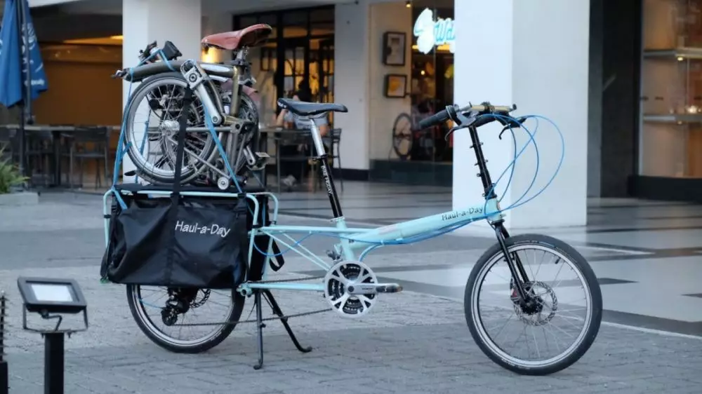 Potret kendaraan tumpang tindih Berbagai sumber