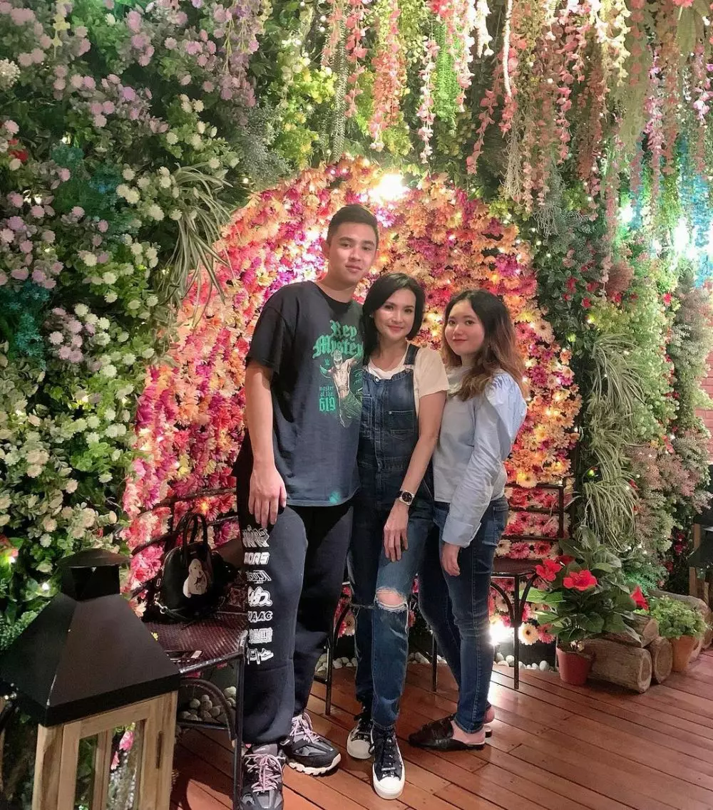 Nunu Datau dan anak © 2020 brilio.net Instagram