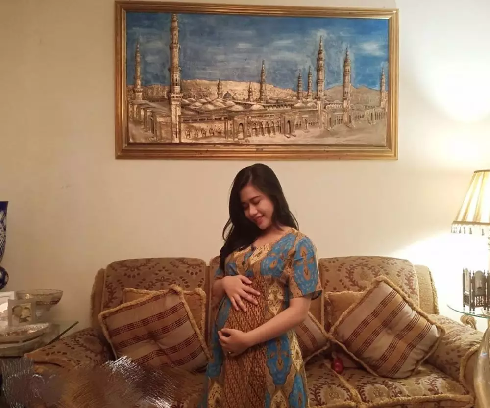 istri Ginanjar hamil © 2020 brilio.net Instagram istri Ginanjar hamil © 2020 brilio.net Instagram