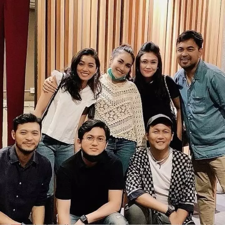 Potret kebersamaan Ayu Ting Ting & Adit Jayusman Instagram