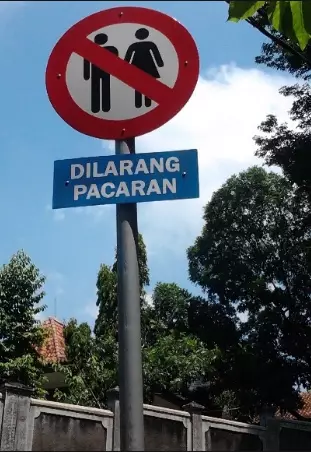 Peraturan nyeleneh di kampus berbagai sumber Peraturan nyeleneh di kampus berbagai sumber