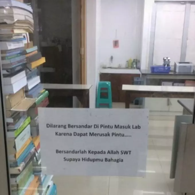 Peraturan nyeleneh di kampus berbagai sumber Peraturan nyeleneh di kampus berbagai sumber