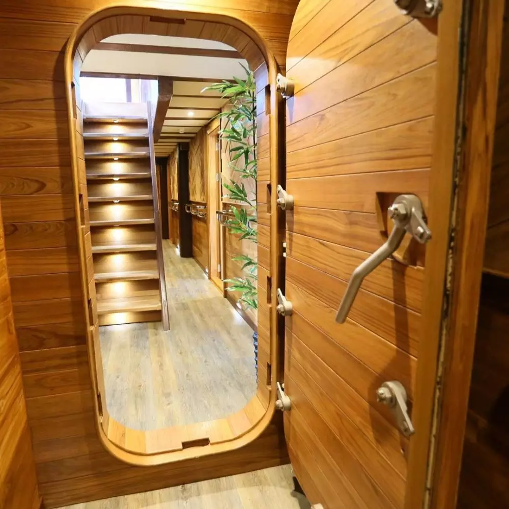 Kapal penishi yang disewa Raffi Ahmad Berbagai sumber