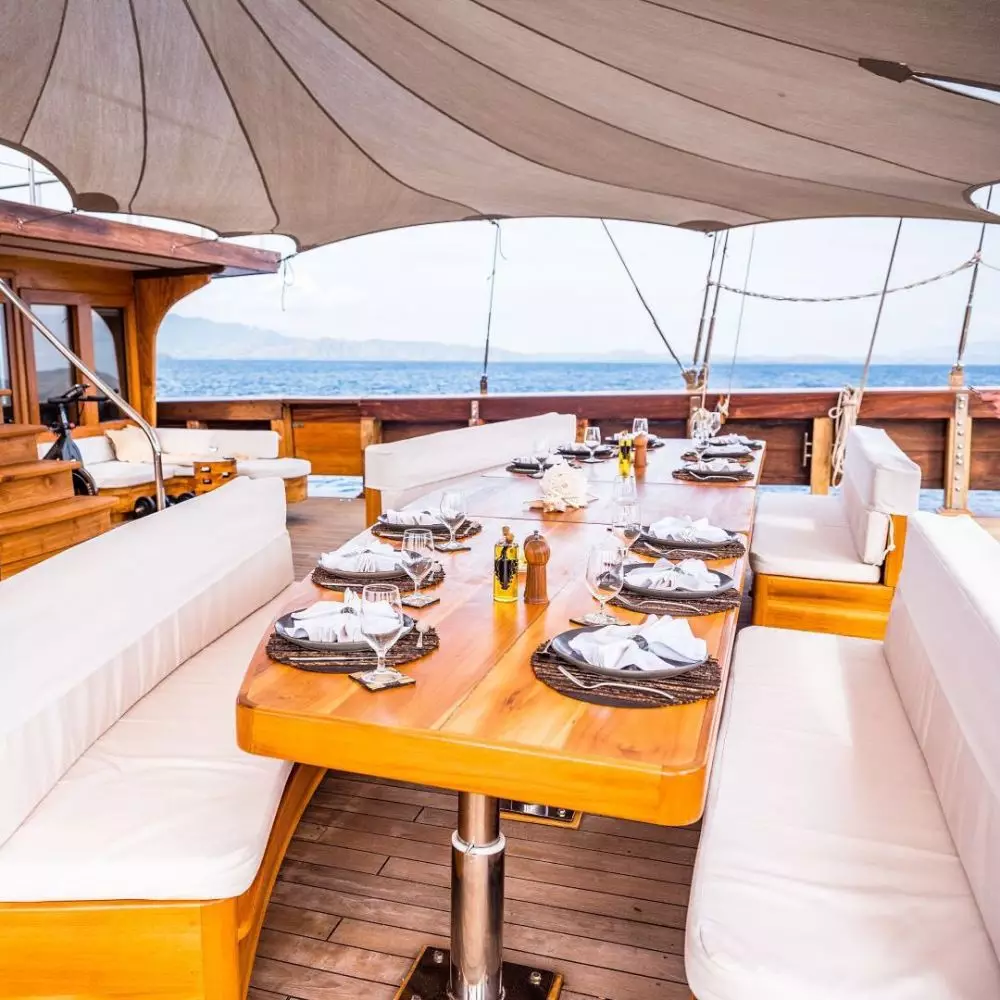 Kapal penishi yang disewa Raffi Ahmad Berbagai sumber