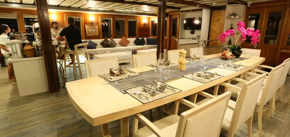 Kapal penishi yang disewa Raffi Ahmad Berbagai sumber