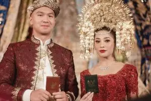 Pasangan 5 seleb ini dapat gelar Minang setelah menikah