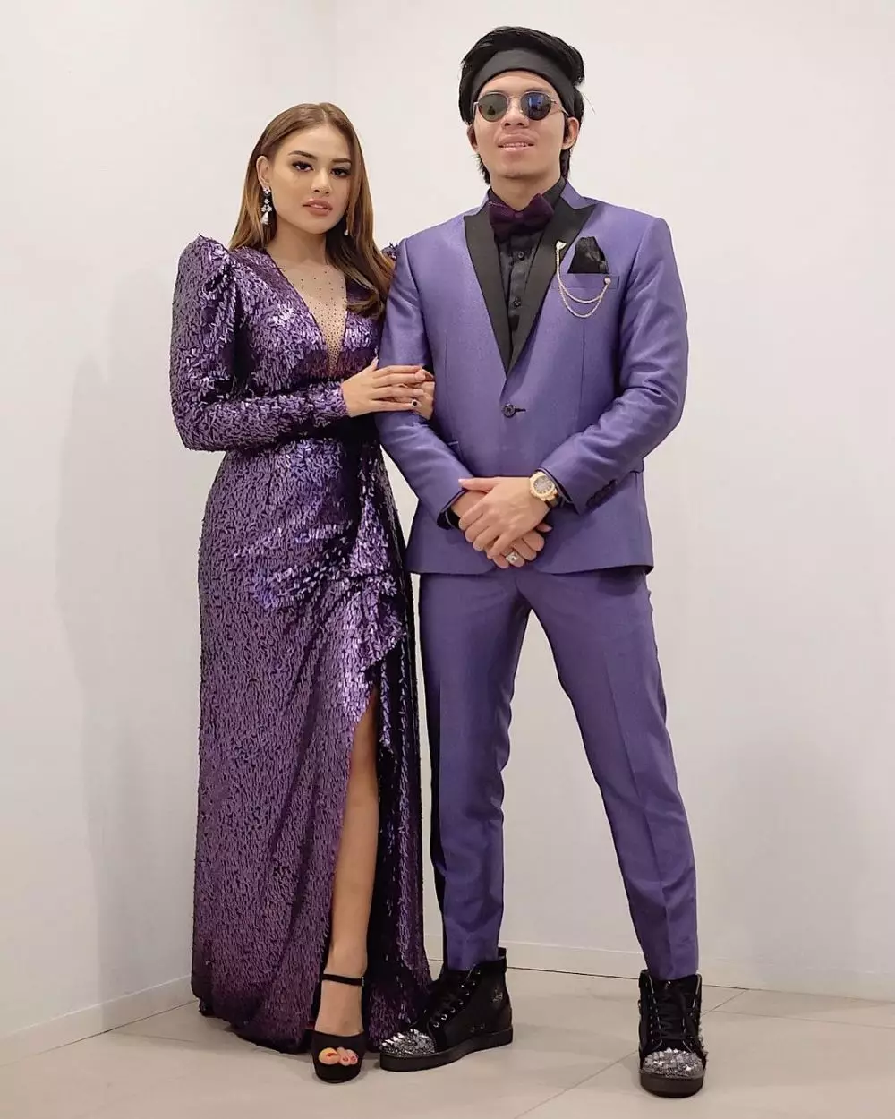 Pesona 8 kekasih seleb tampan saat kenakan baju adat © 2020 brilio.net Pesona 8 kekasih seleb tampan saat kenakan baju adat © 2020 brilio.net